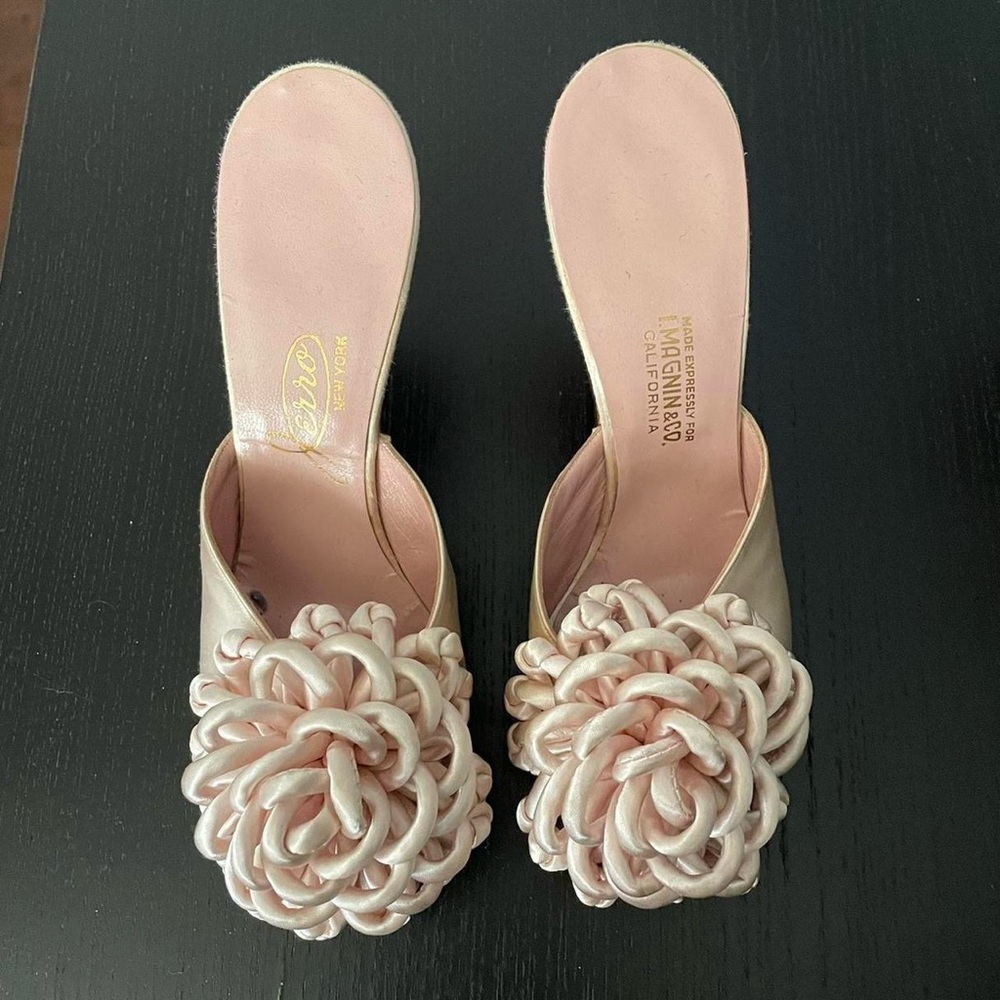 Vintage Pink Heeled Sandals with Floral Design